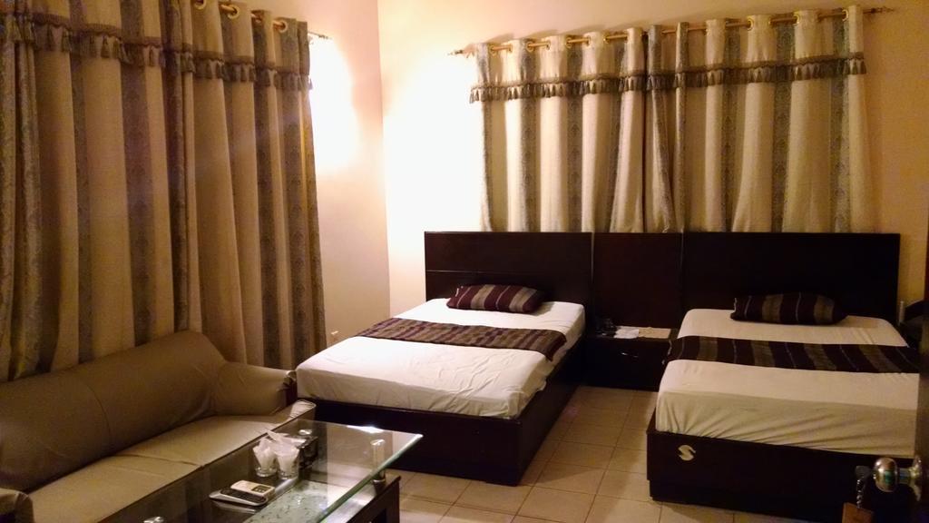 Embassy Lodge Карачі Екстер'єр фото