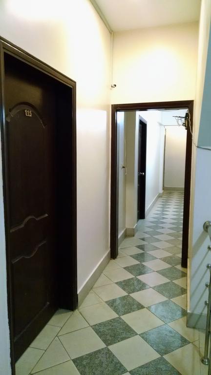 Embassy Lodge Карачі Екстер'єр фото