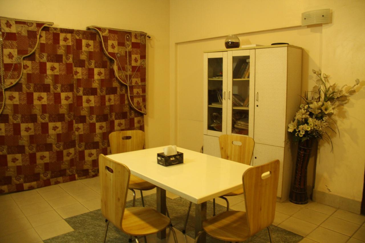 Embassy Lodge Карачі Екстер'єр фото